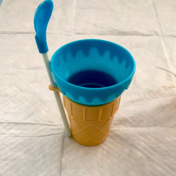 Set of 3 ice cream cups. - Picture 3 of 10